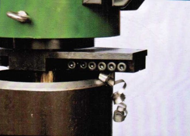 點擊查看詳細信息<br>標題：管子坡口機工作照 閱讀次數(shù)：10812