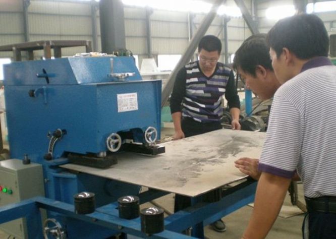 點擊查看詳細信息<br>標題：固定式平板坡口機工作照 閱讀次數(shù)：10970