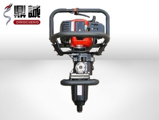 點擊查看詳細信息<br>標(biāo)題：便攜式內(nèi)燃扳手 閱讀次數(shù)：4605